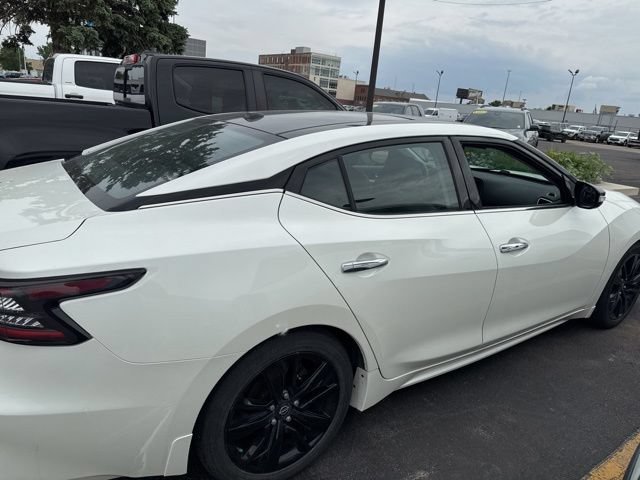 Used 2023 White Nissan SL image 4