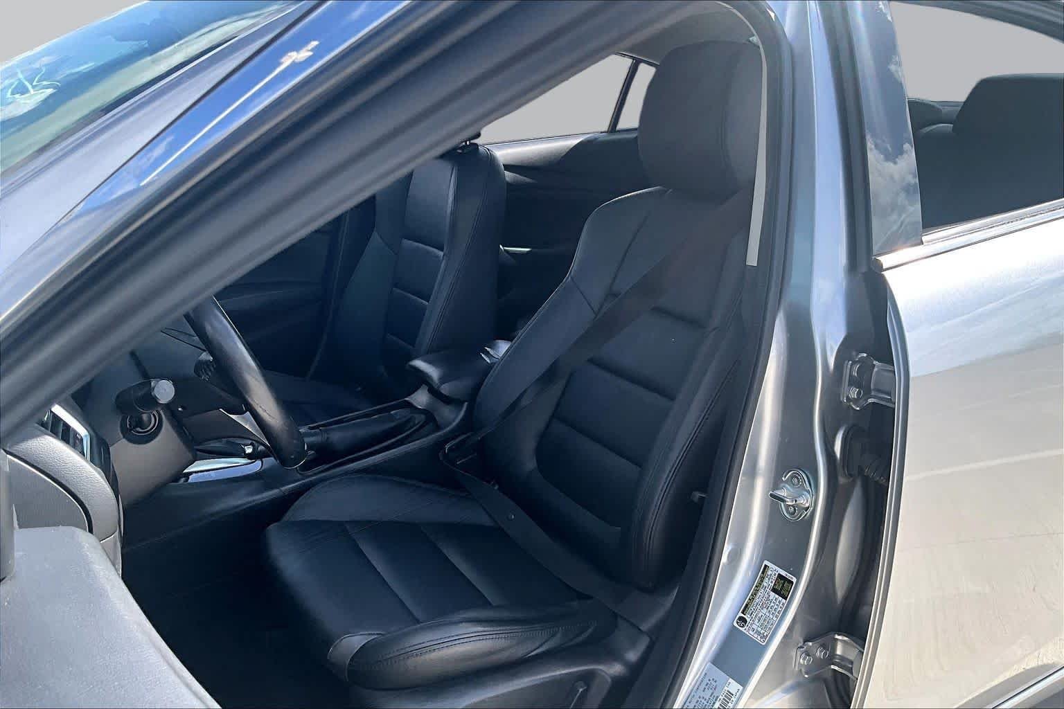 Used 2015 Liquid Silver Metallic Mazda i Touring image 7