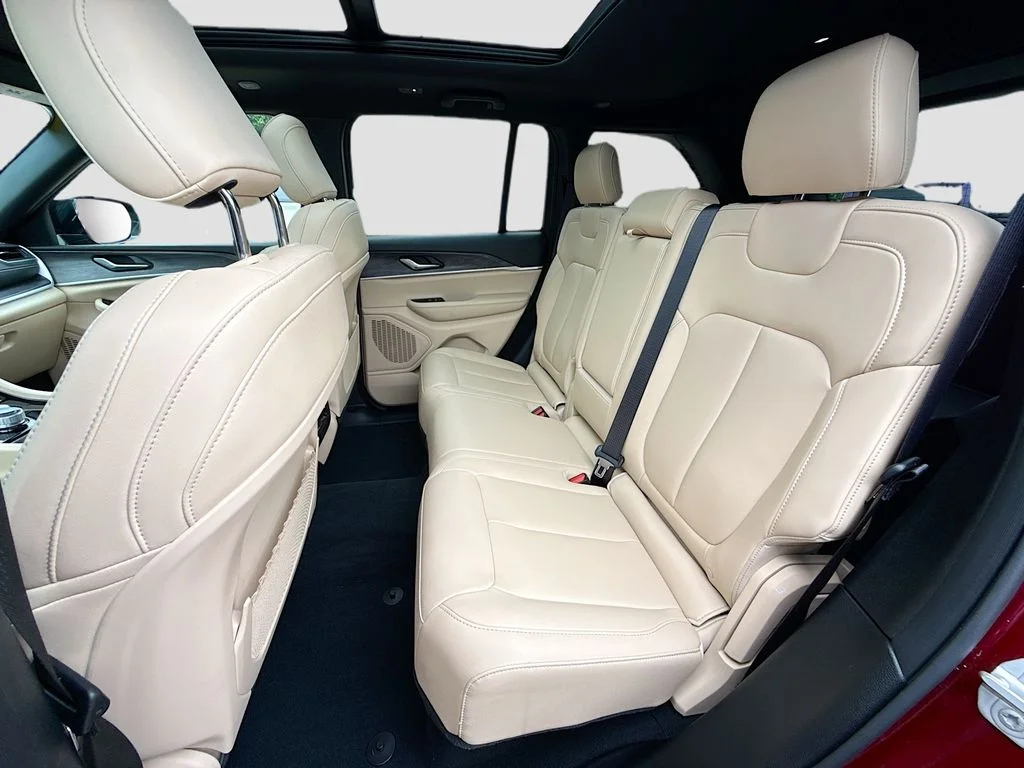 Used 2025 Velvet Red Pearlcoat Jeep Limited image 26