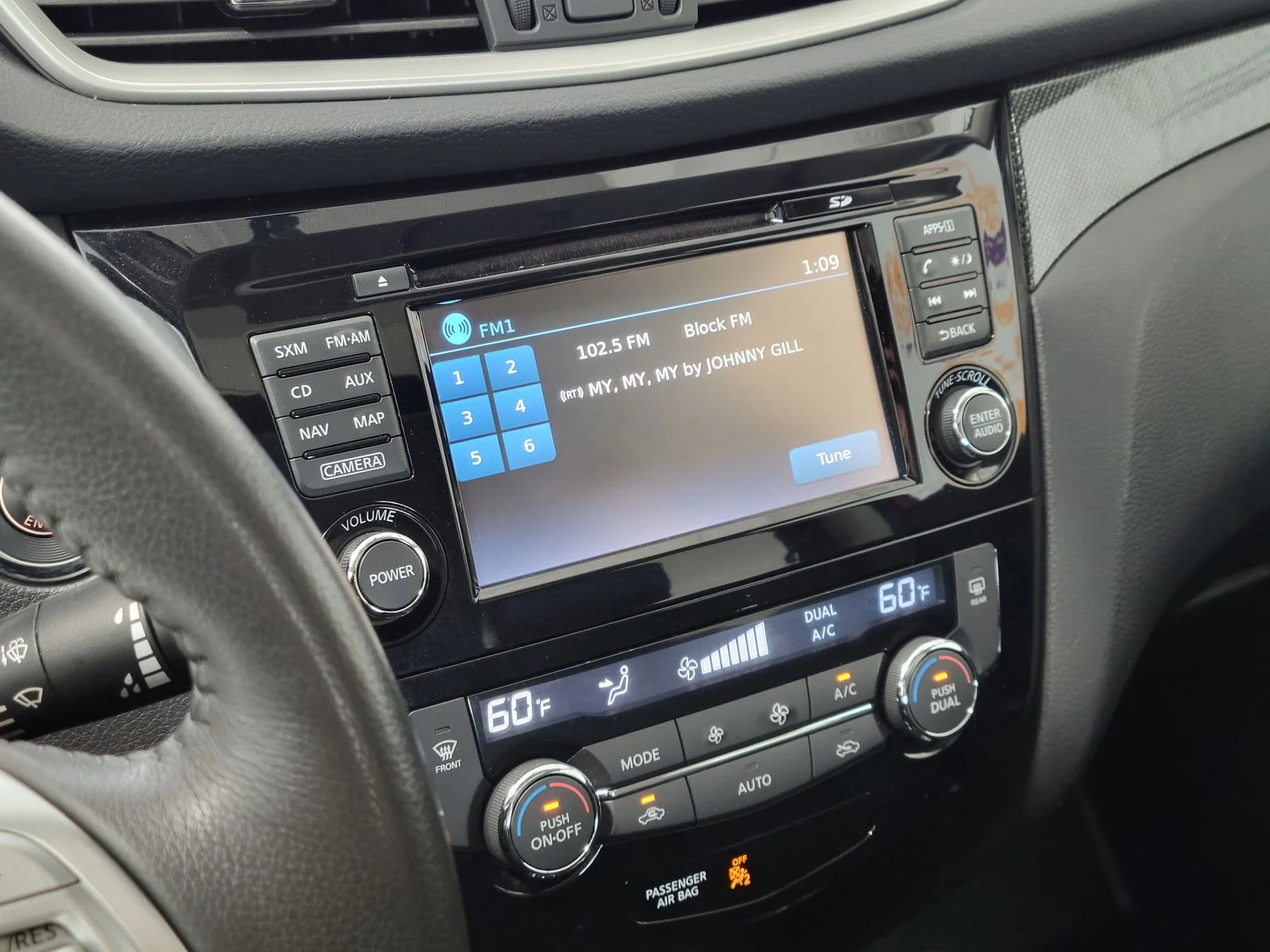 Used 2016 Red Nissan SL image 20