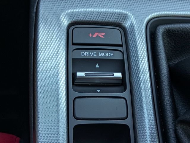 Used 2025 White Honda  image 33