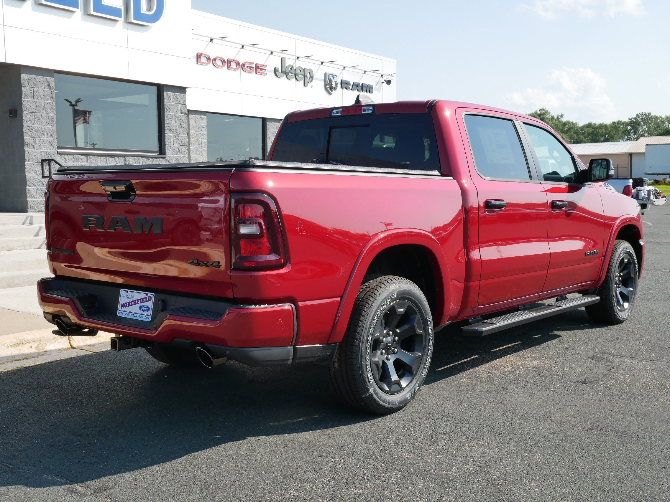 New 2026 Molten Red Pearl-Coat Exterior Paint RAM Big Horn image 8
