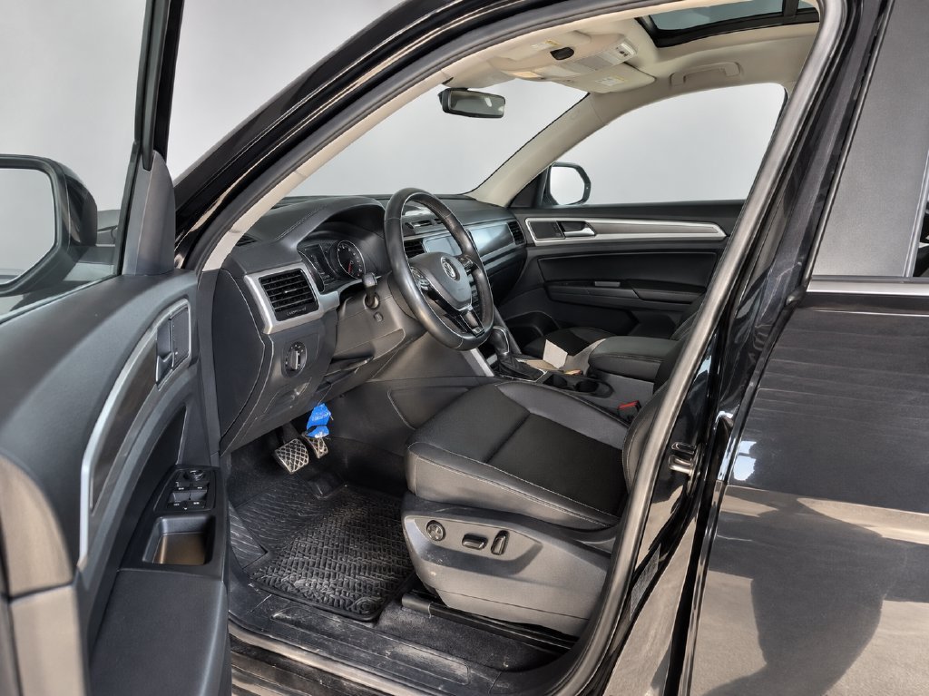 Used 2019 Black Volkswagen 3.6L V6 SEL R-Line image 7
