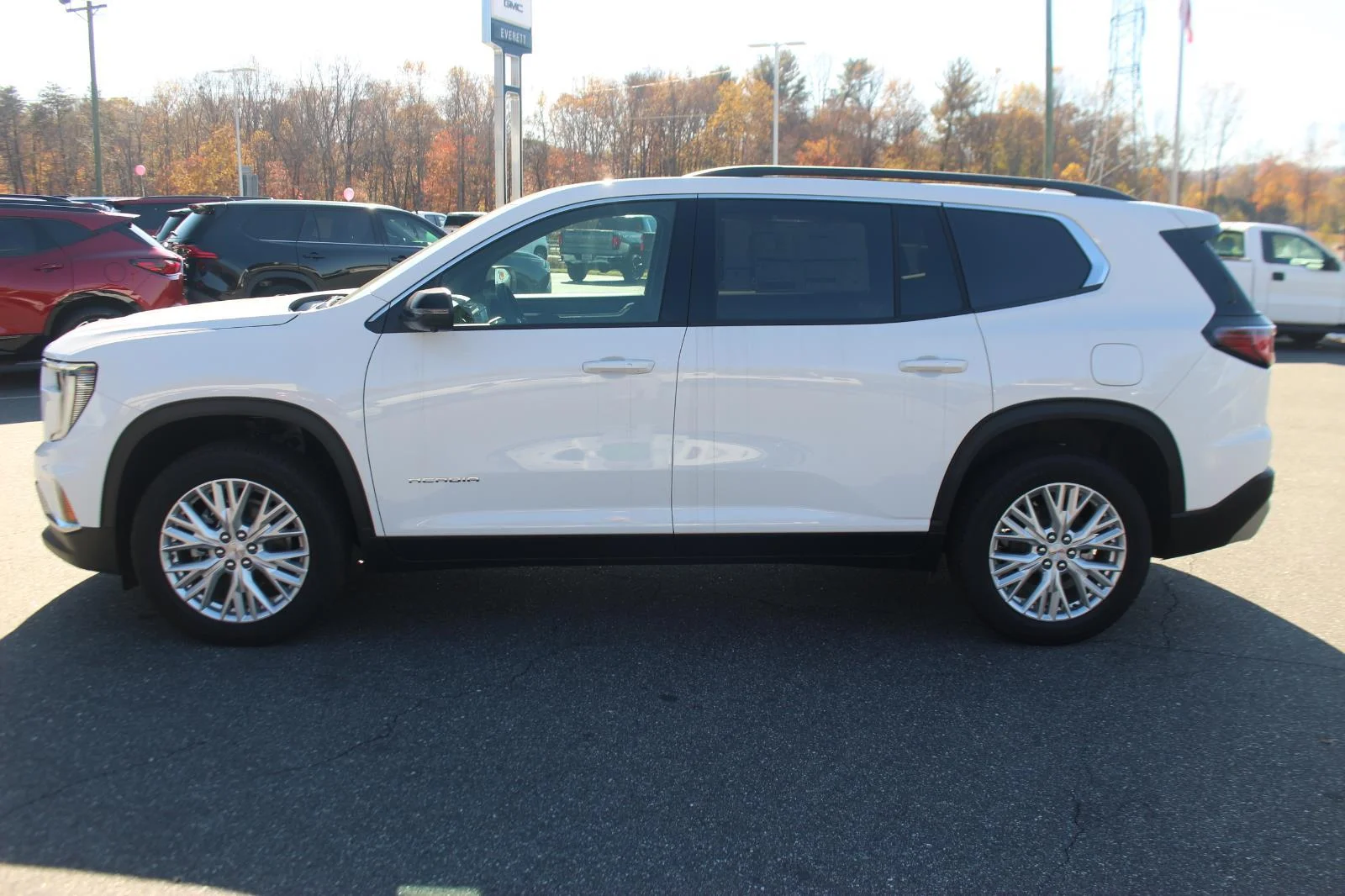 New 2025 Summit White GMC Elevation image 4