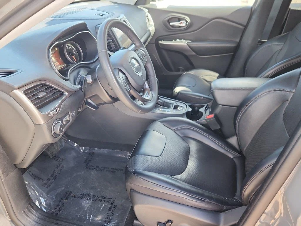 Used 2022 Sting-Gray Clearcoat Jeep Latitude Lux image 7
