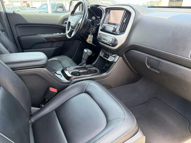 Used 2019 Gray GMC SLT image 22