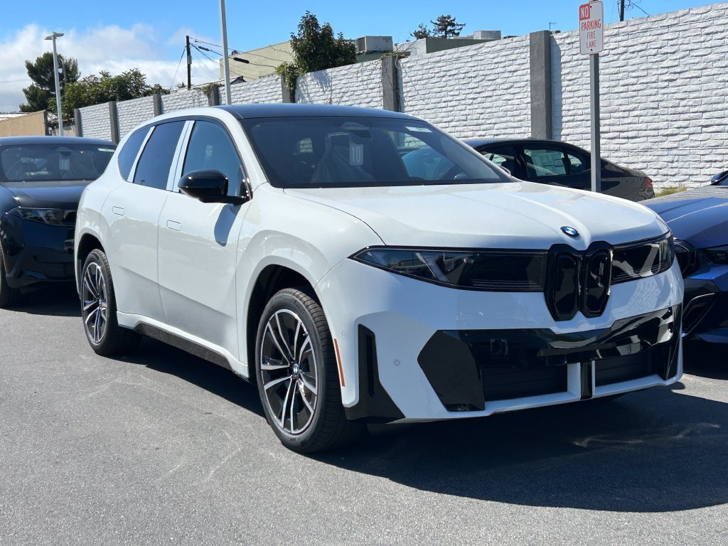 New 2027 Alpine White BMW  image 2