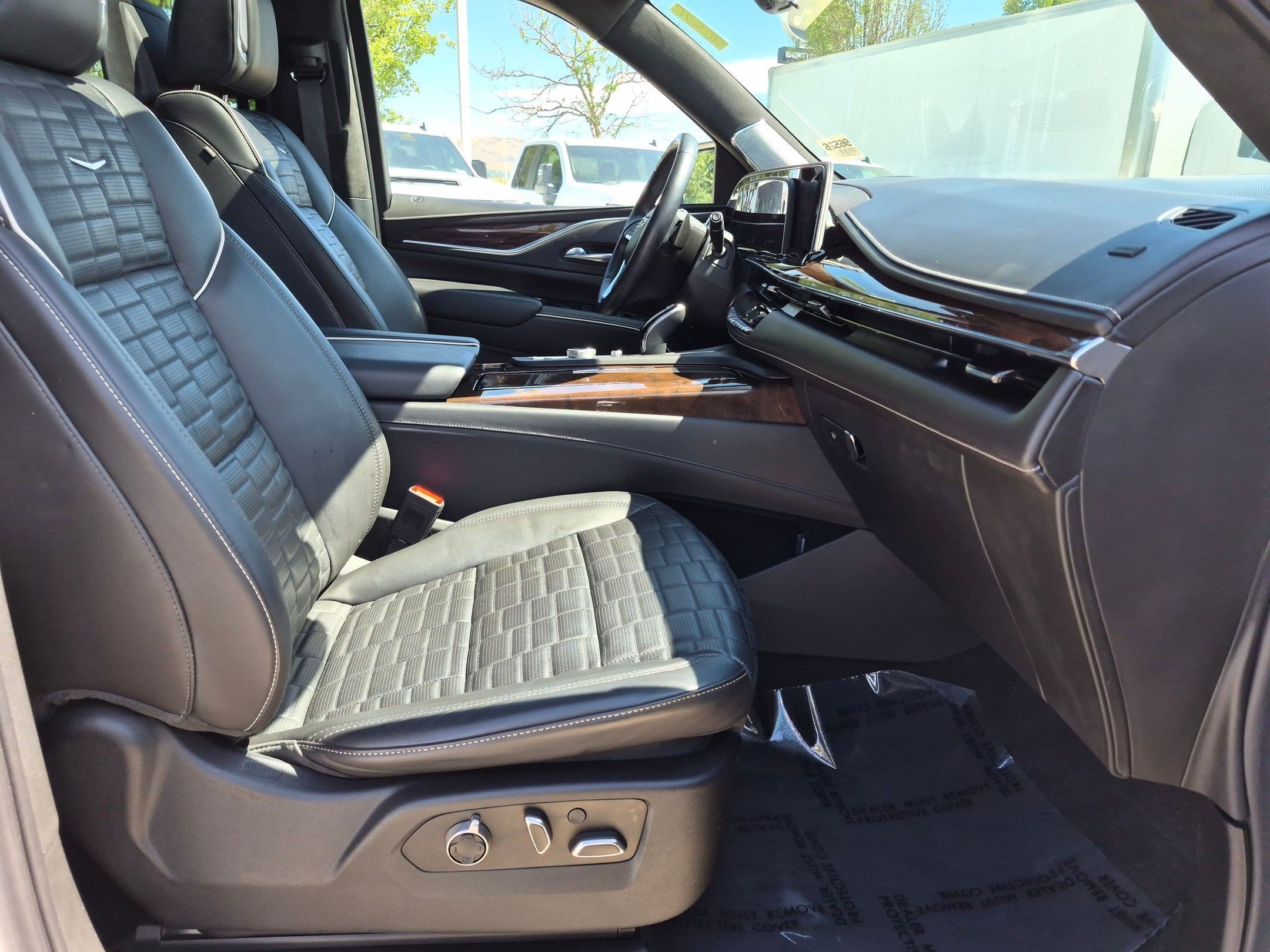 Used 2022 Crystal White Tricoat Cadillac Sport Platinum image 30