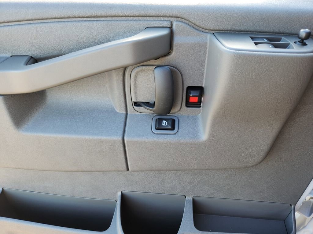 2025 Chevrolet Express Cargo Work Van - Photo 17