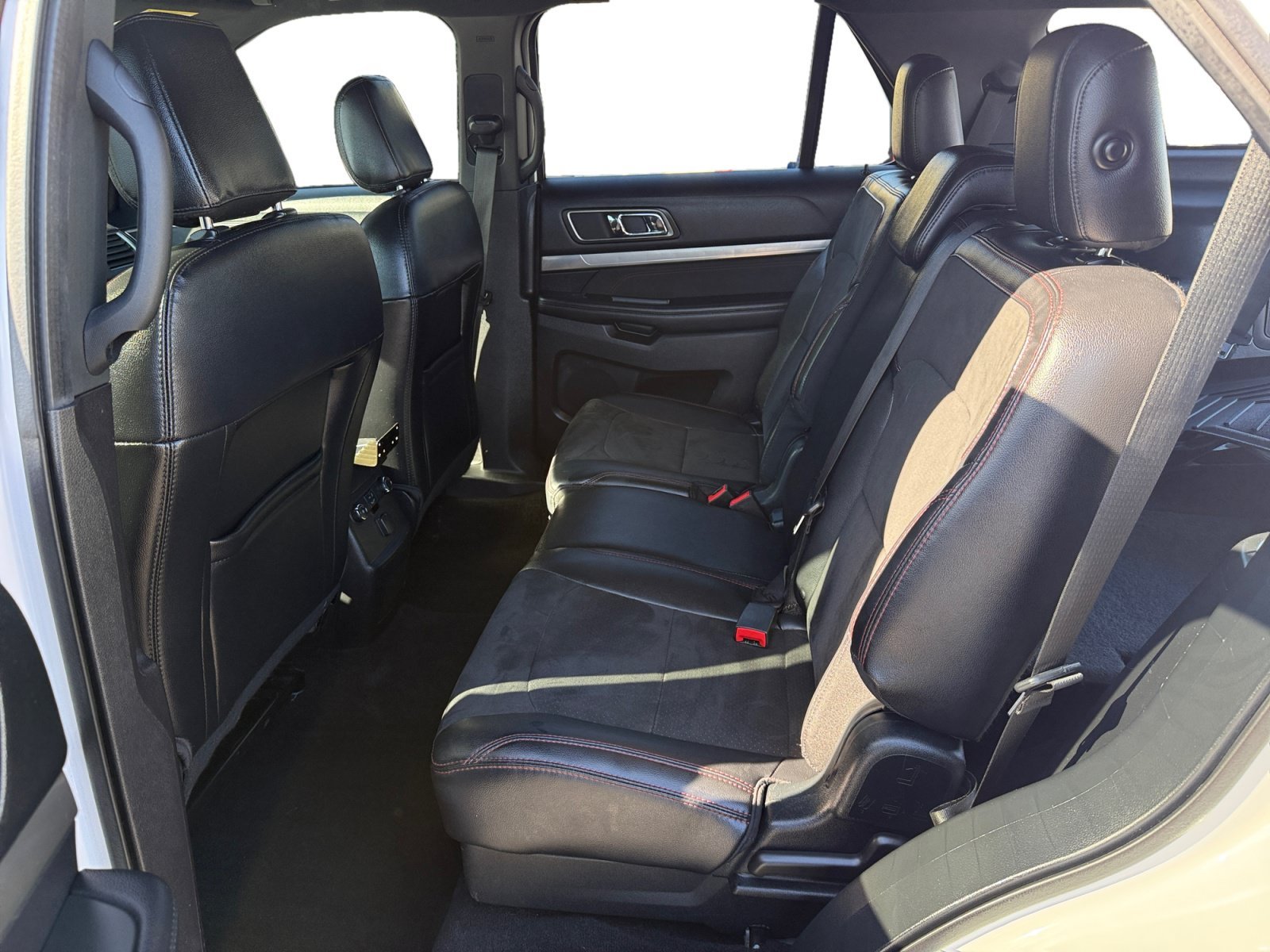 Used 2019 White Platinum Clearcoat Metallic Ford XLT image 16