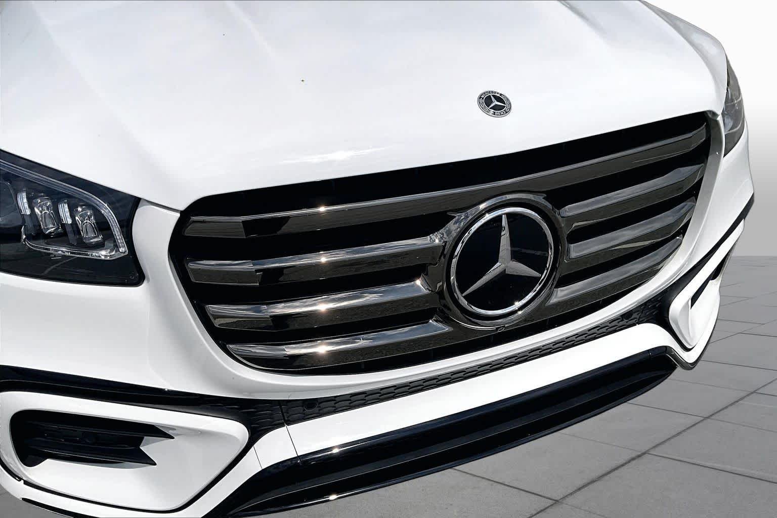 Used 2025 Polar White Mercedes-Benz GLS 450 image 30