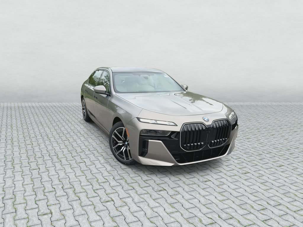 Used 2026 Gray BMW 760i xDrive image 3