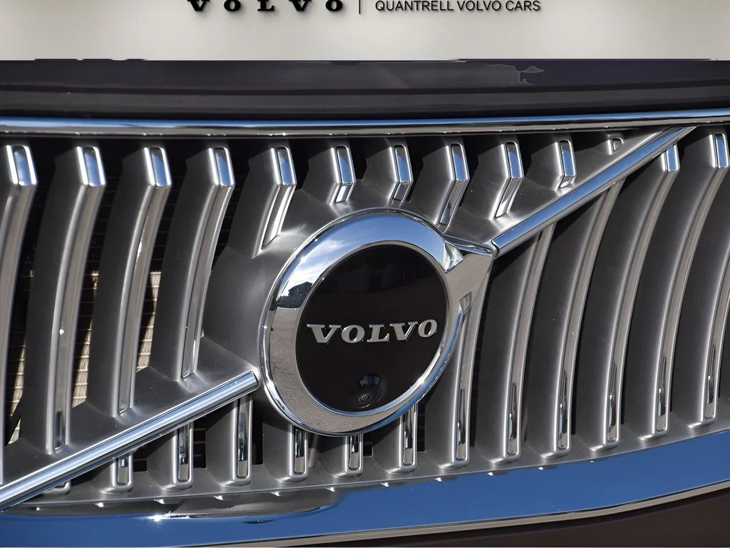 Used 2022 Pine Grey Metallic Volvo Inscription image 10