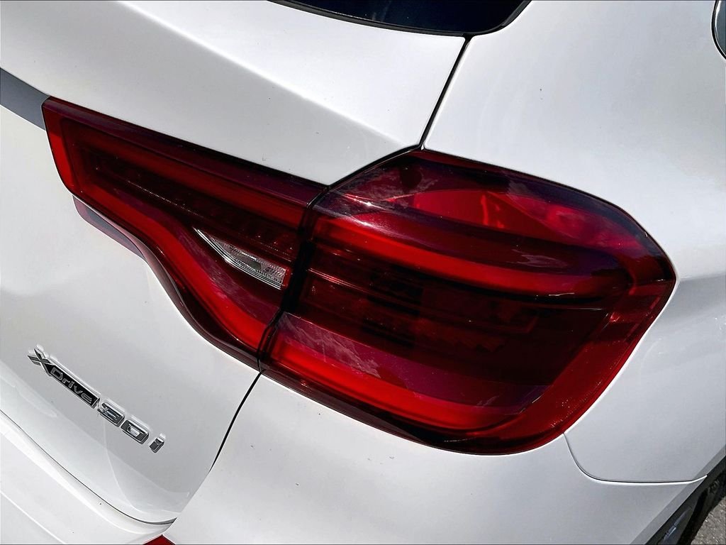 Used 2021 White BMW xDrive30i image 33