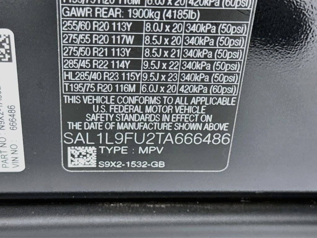 New 2026 Santorini Black Land Rover Dynamic SE image 35