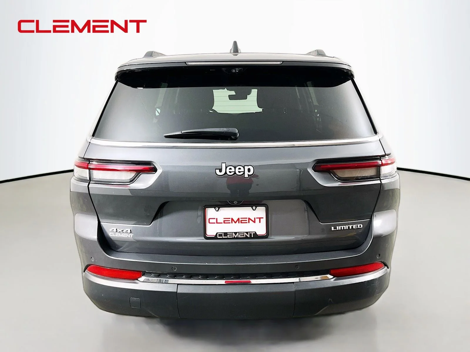 Used 2024 Gray Jeep Limited image 7