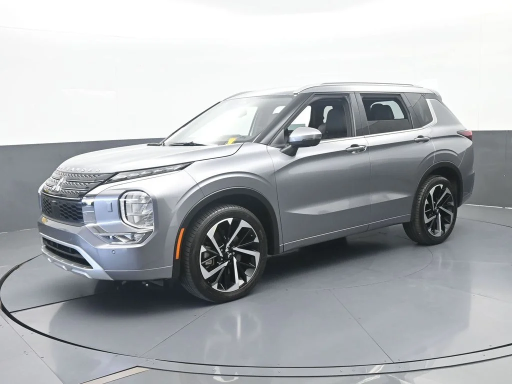 Used 2022 Silver Mitsubishi SEL image 6