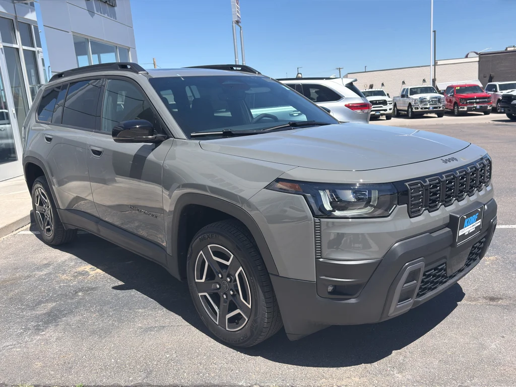 New 2026 Sting-Gray Clear-Coat Exterior Paint Jeep Limited image 4