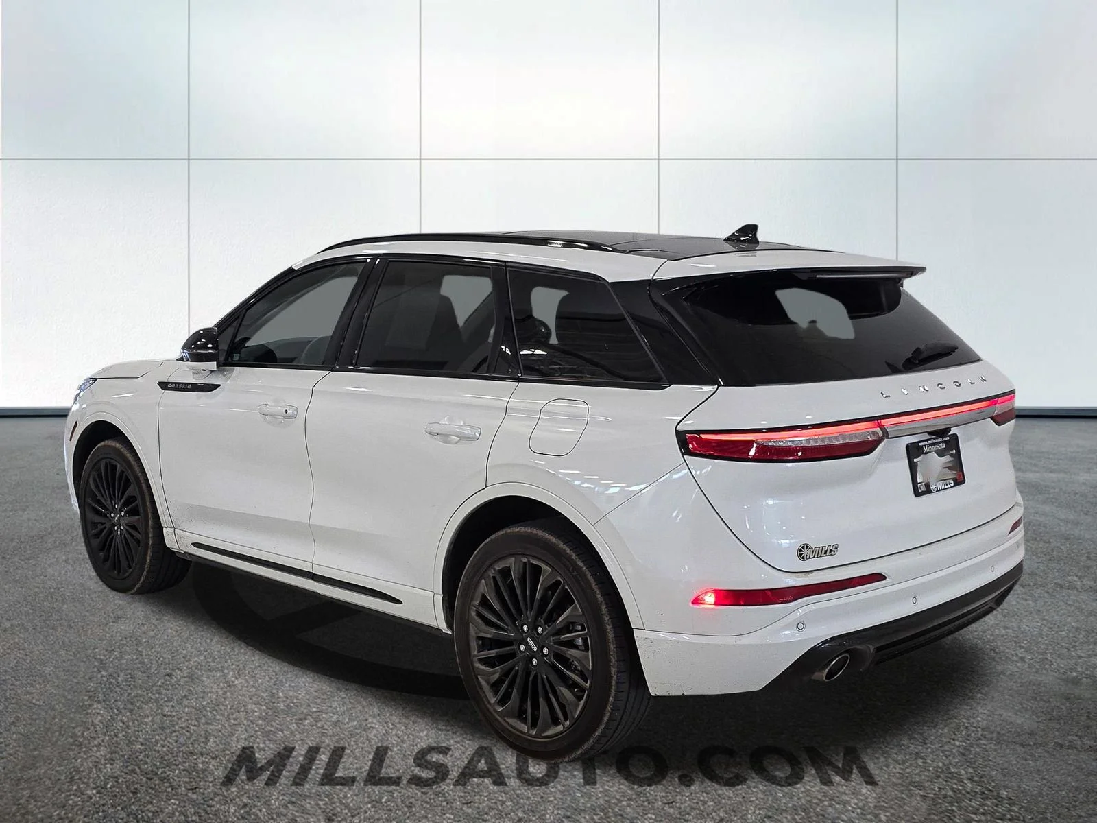 Used 2024 White Lincoln Reserve image 4