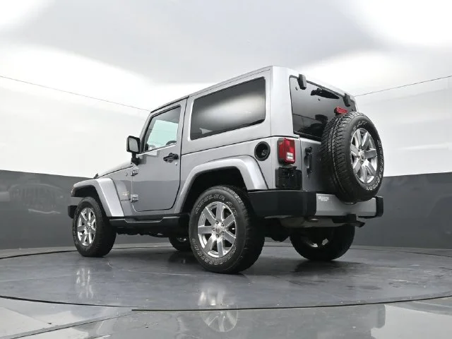 Used 2013 Silver Jeep Sahara image 32