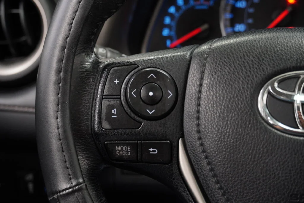 Used 2013 Silver Toyota Limited image 30