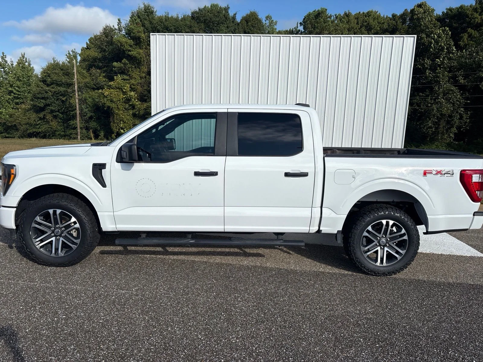 Used 2023 White Ford XL image 1
