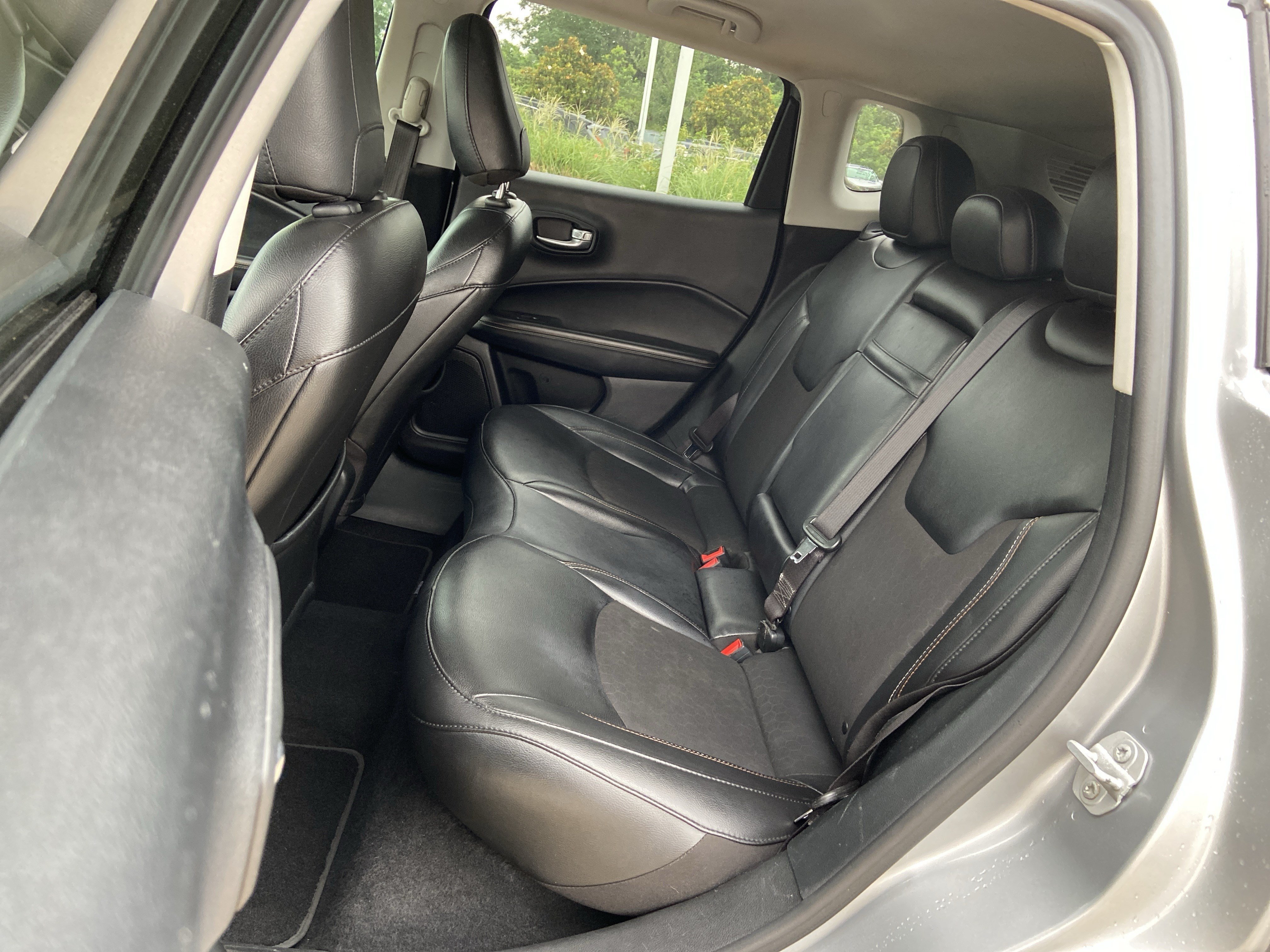 Used 2019 Billet Silver Metallic Clearcoat Jeep Latitude image 18