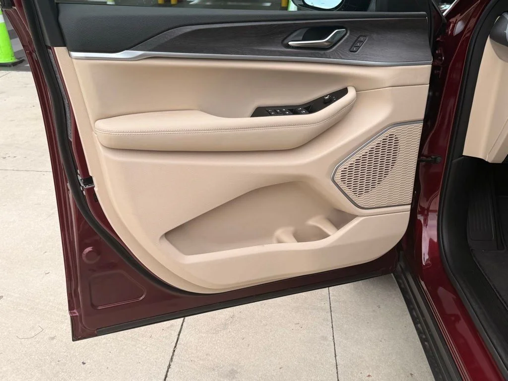 New 2026 Velvet Red Pearl-Coat Exterior Paint Jeep Limited image 27