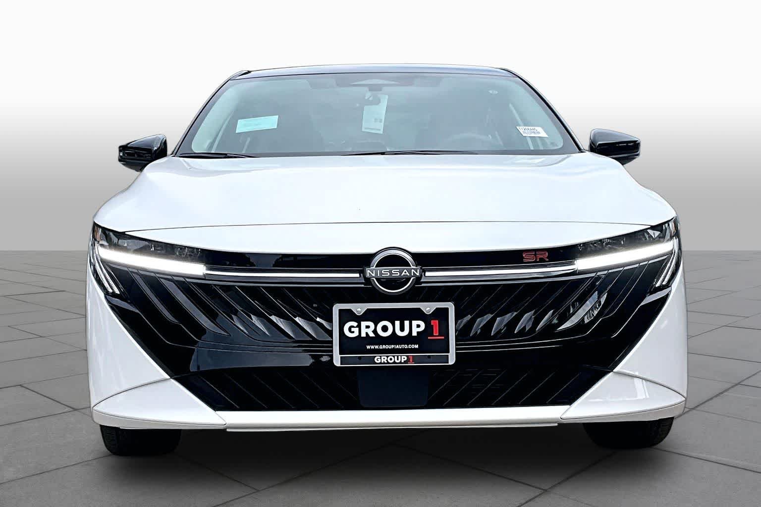New 2026 Aspen White Tricoat/Super Black Nissan SR image 3