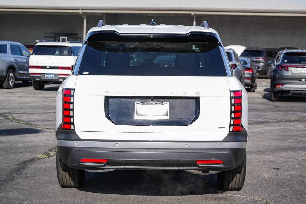New 2026 White Hyundai SEL Premium image 8