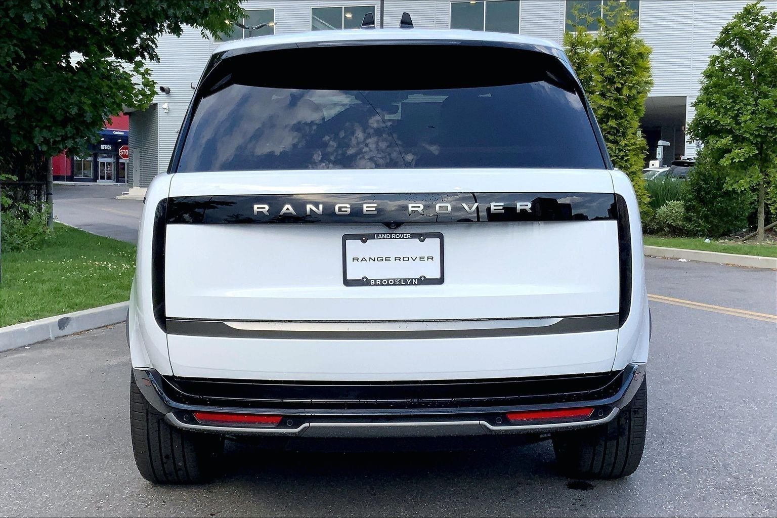 New 2026 Fuji White LAND ROVER SE image 4