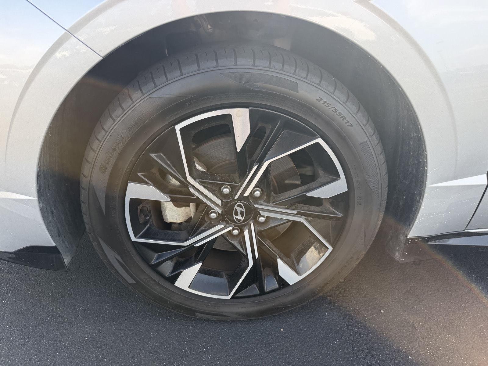 Used 2025 Aero Silver Hyundai SEL image 7