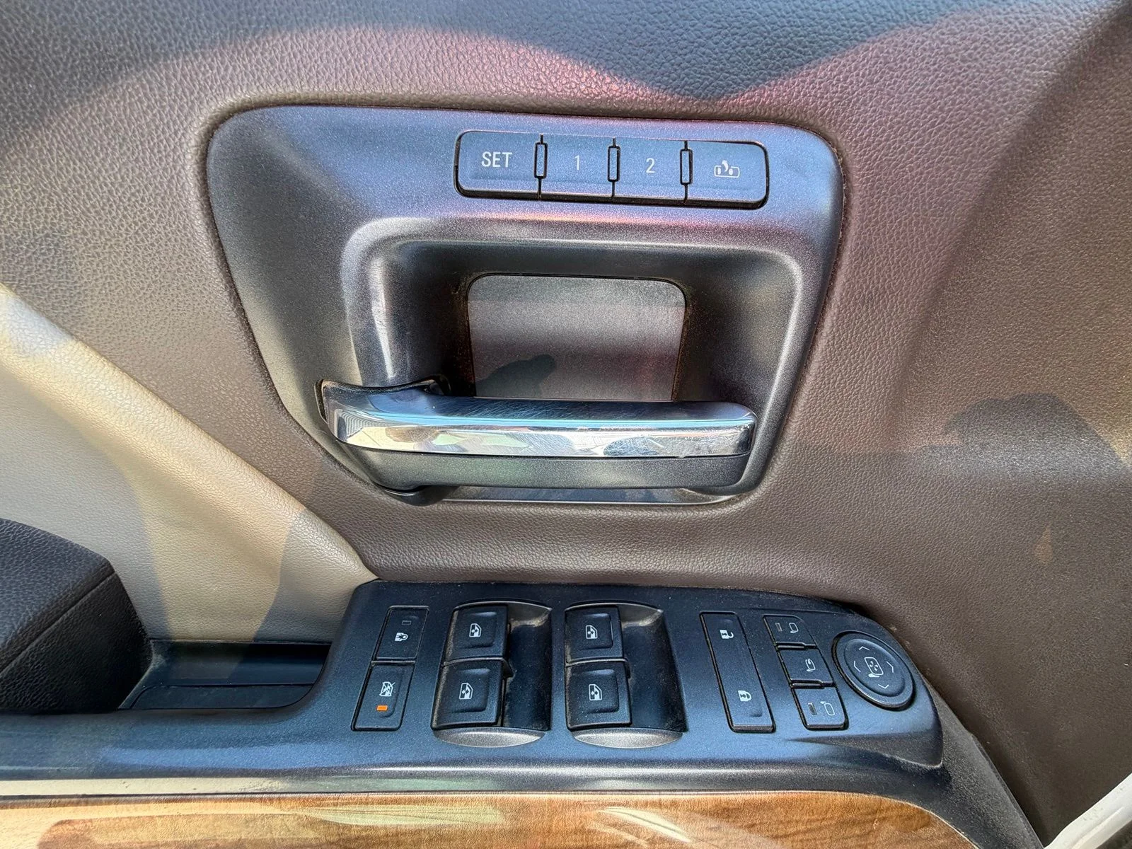 Used 2015 White Chevrolet LTZ image 8