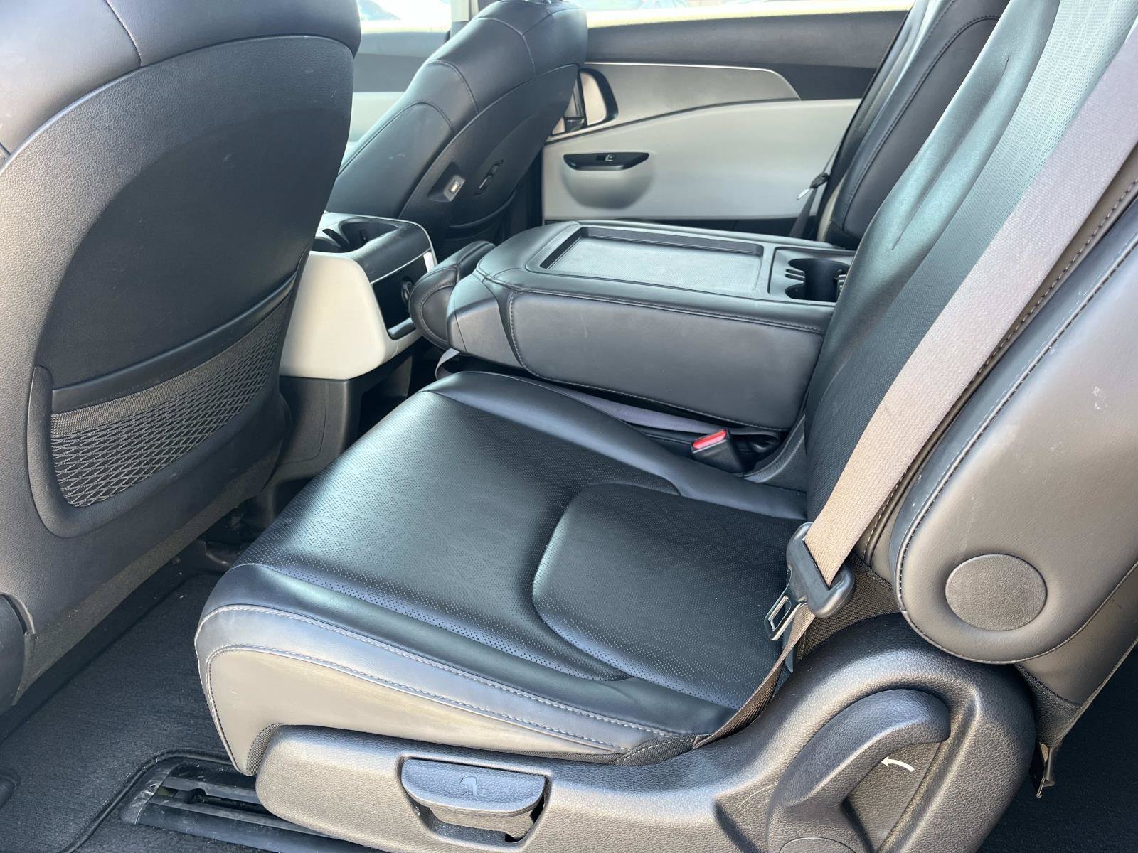 Used 2023 Snow White Pearl Kia LX image 20