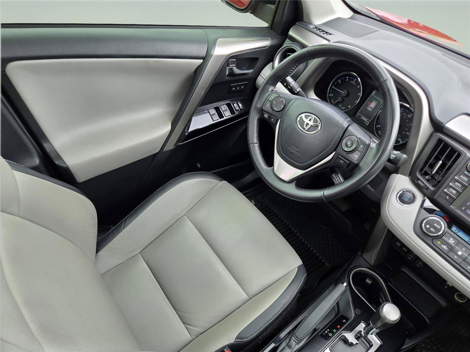 Used 2017 Red Toyota Limited image 15