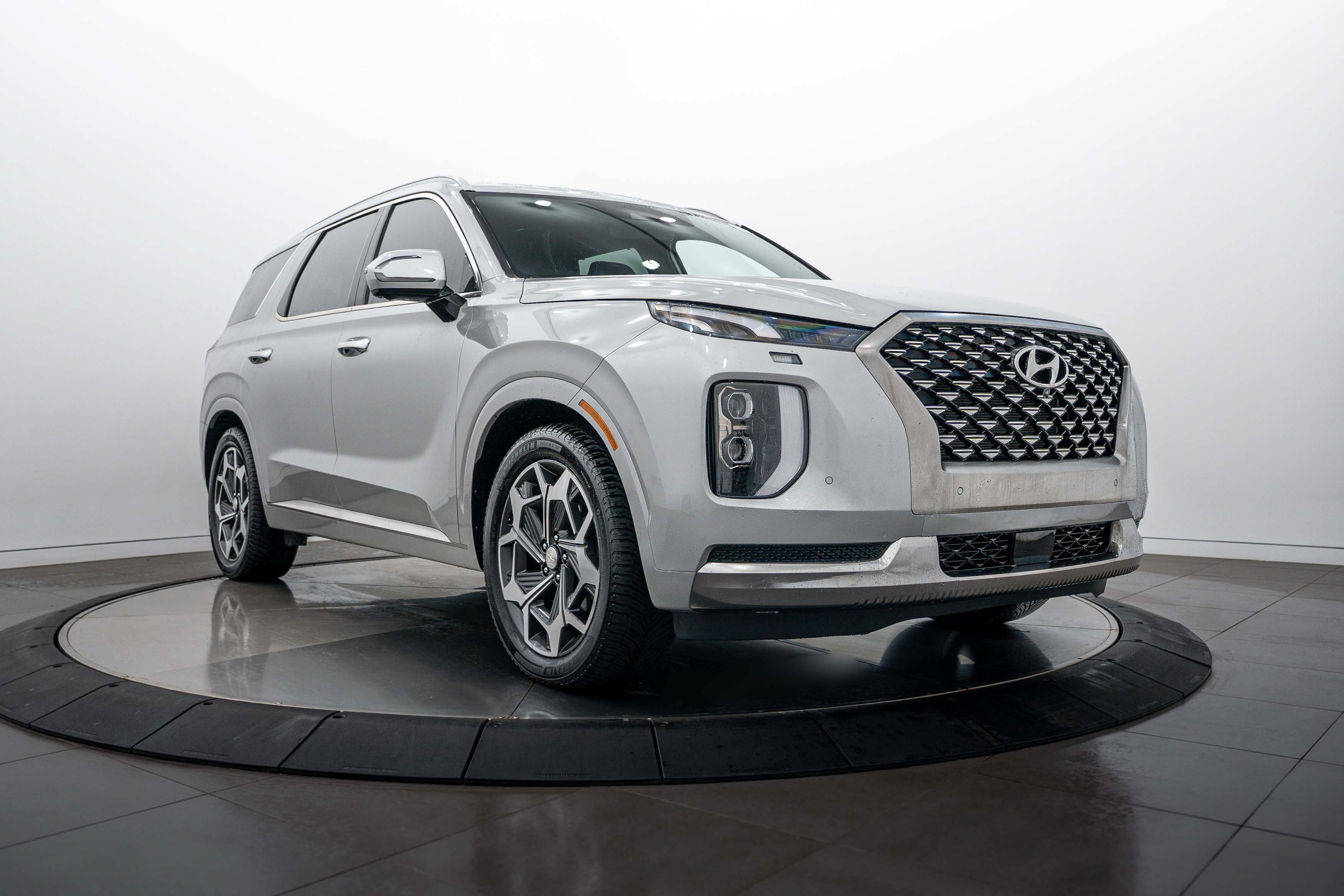 Used 2022 Typhoon Silver Hyundai Calligraphy image 1