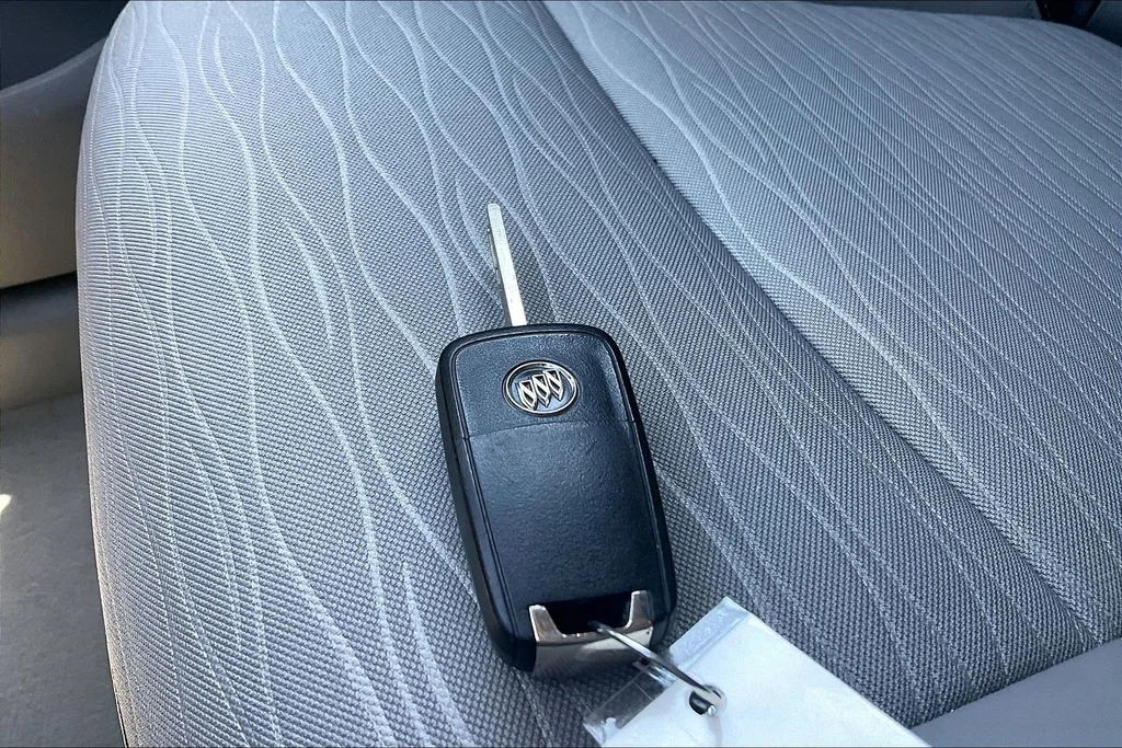 Used 2015 Red Buick Base image 11