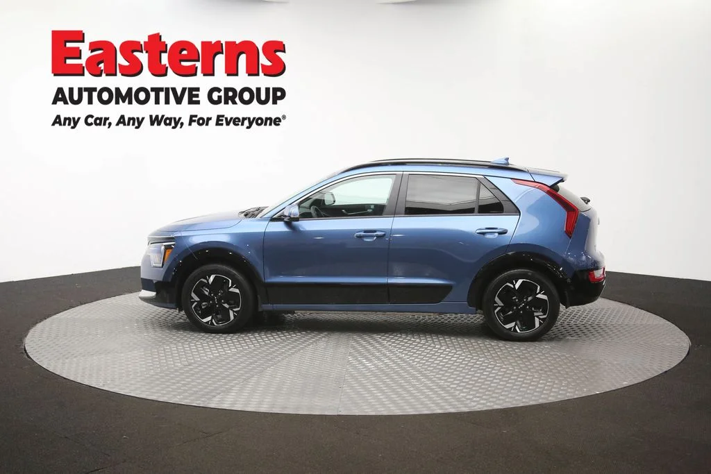 Used 2023 Blue Kia Wind image 59