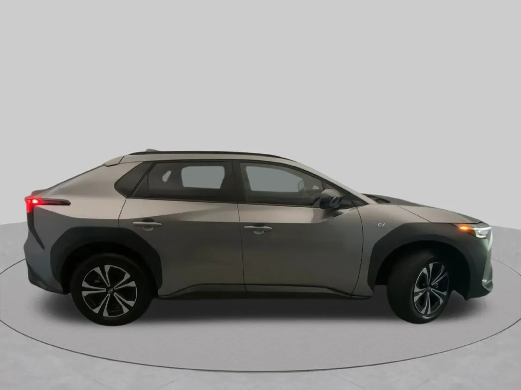 2025 Subaru Solterra PREMIUM SUV Slide 4