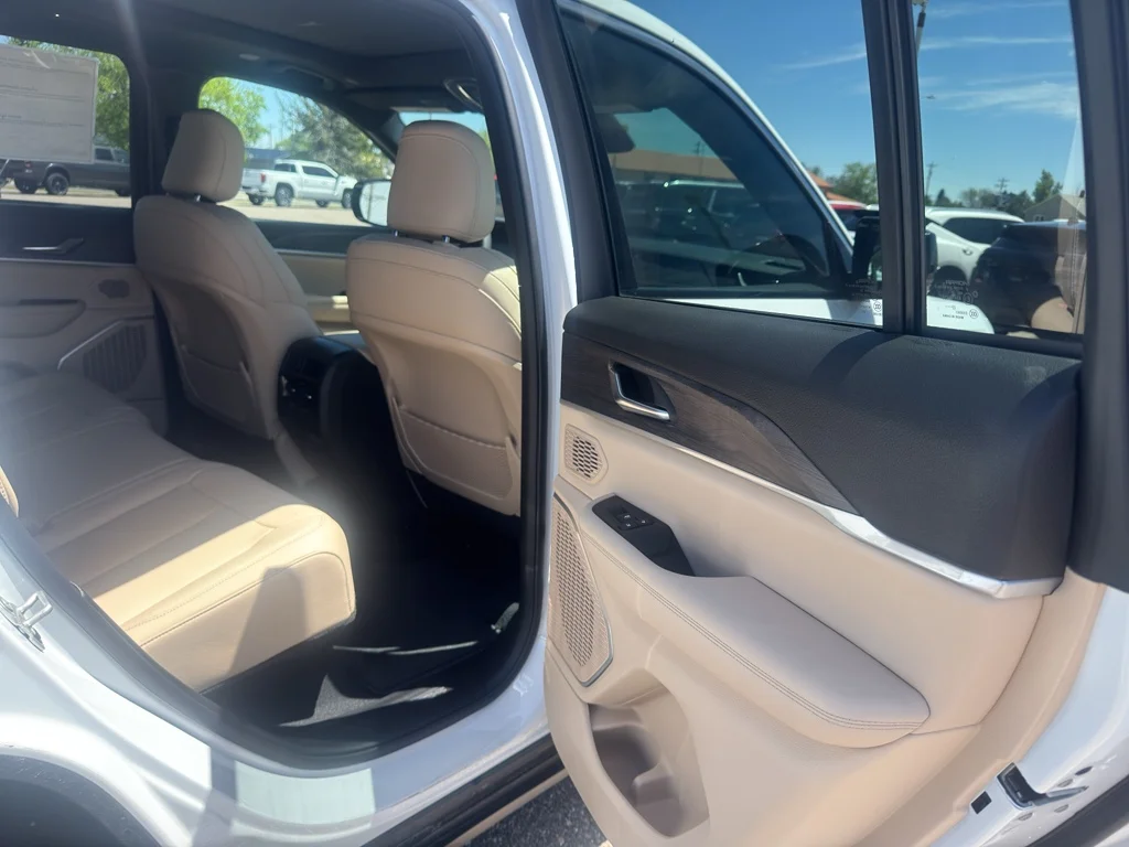 Used 2024 Bright White Clearcoat Jeep Limited image 18