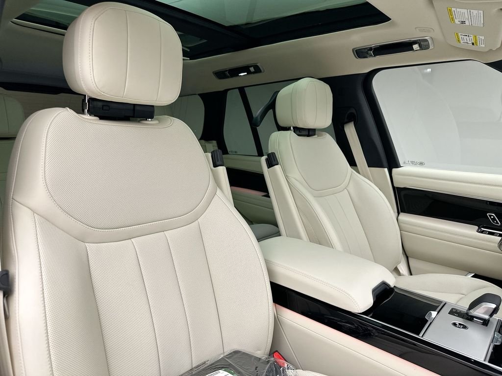 New 2026 Batumi Gold Premium Metallic Land Rover SE image 6