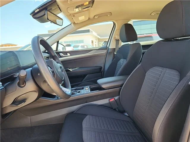 Used 2025 Snow White Pearl KIA LXS Front-Wheel Drive image 9