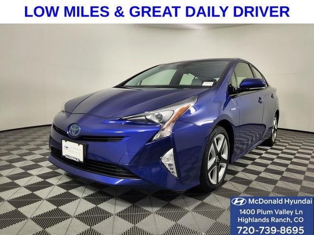 2016 Toyota Prius Three's photo