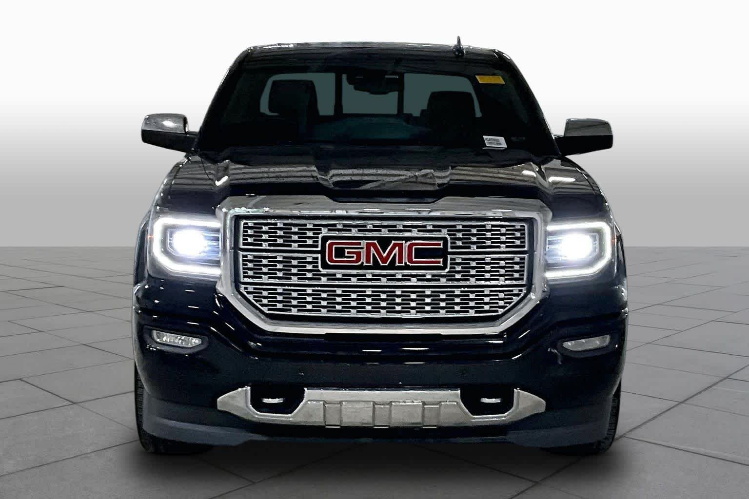 Used 2017 Onyx Black GMC Denali image 4
