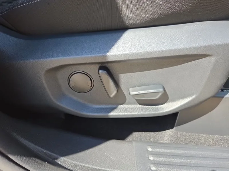 New 2026 Carbonized Gray Metallic Ford XLT image 15