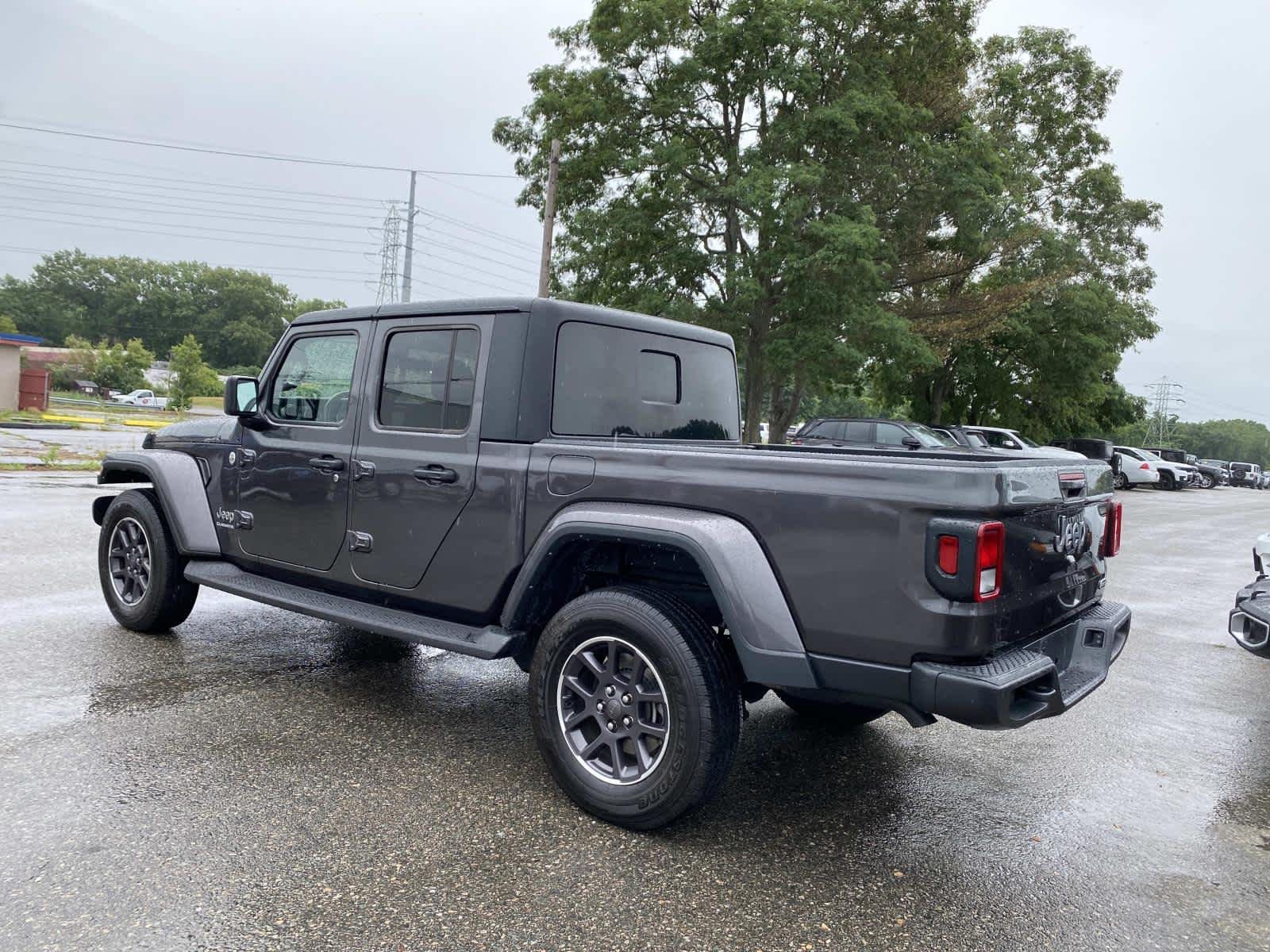 Used 2022 Granite Crystal Metallic Clearcoat Jeep Overland image 7