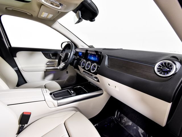 Certified Used 2025 Black Mercedes-Benz GLA 250 image 34