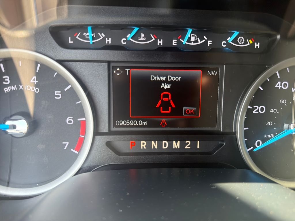 Used 2019 Blue Ford XLT image 18