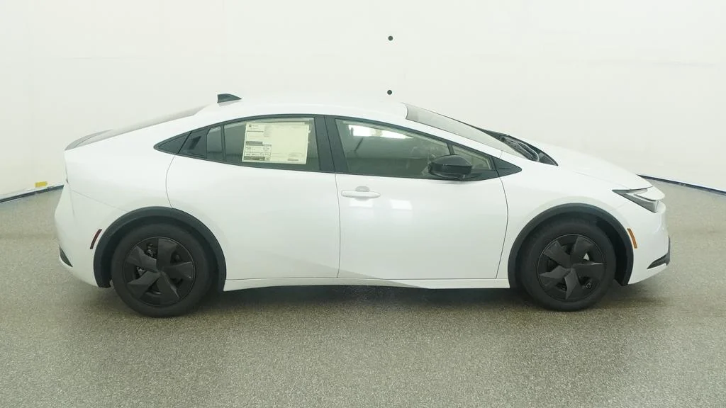 New 2027 Wind Chill Pearl Toyota LE image 14