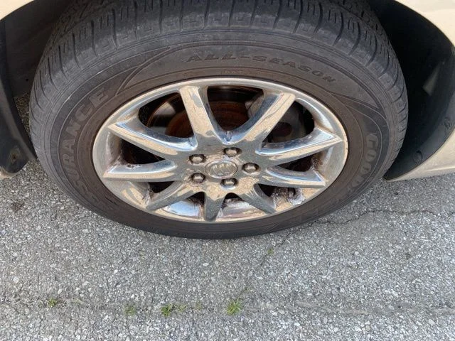 Used 2008 Gold Buick CXL image 29